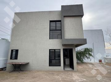 Casa · 106m² · 4 Ambientes · 2 Cocheras · Venta de Casa
