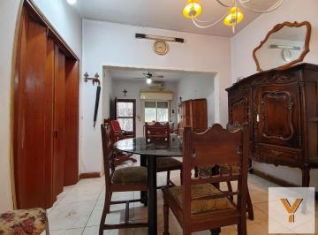 Casa · 98m² · 4 Ambientes · Casa en Venta - 3 Dorm. 2 Baños - 210 m - Quilmes