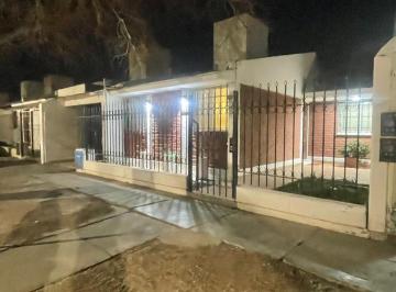 Casa · 103m² · 5 Ambientes · 2 Cocheras · Casa en Venta en Lujan de Cuyo