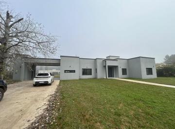 Casa · 168m² · 4 Ambientes · 2 Cocheras · Casa en Venta