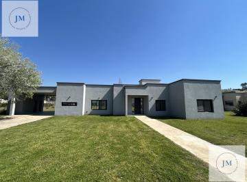 Casa · 168m² · 4 Ambientes · 2 Cocheras · Casa en Venta