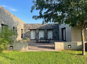 Casa · 325m² · 4 Ambientes · 2 Cocheras · Venta Excelente Casa en La Serena Mendiolaza