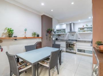 Casa · 310m² · 5 Ambientes · 1 Cochera · Venta - PH Tipo Casa - Triplex - 5 Ambientes - Terraza - Patio - Cochera - Caballito
