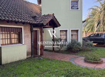 Casa · 139m² · 4 Ambientes · 1 Cochera · Venta Chalet 4 Ambientes con Piscina en Ituzaingó Norte