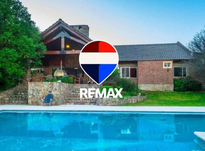 Casa · 390m² · 7 Ambientes · 2 Cocheras