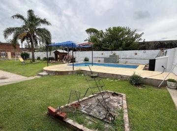 Casa · 200m² · 6 Ambientes · 1 Cochera · Se Vende Casa con Quincho y Pileta en Larrechea