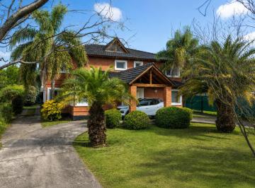 Casa de 9 ambientes, Córdoba · Exclusiva Propiedad en Venta en Valle Escondido