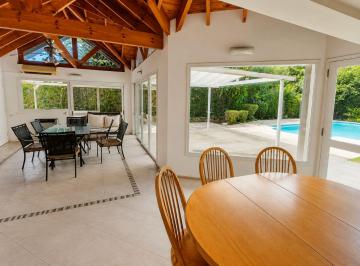 Casa · 269m² · 6 Ambientes · 1 Cochera · Venta Casa 6 Amb C/piscina. Country La Martona