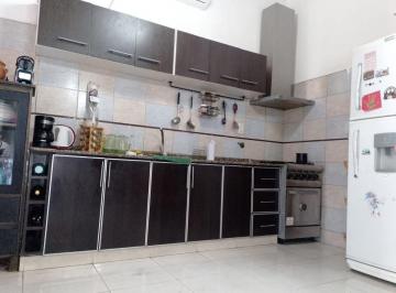 PH · 69m² · 4 Ambientes · 2 Cocheras · PH 4 Ambientes con Patio Apto Crédito en Temperley