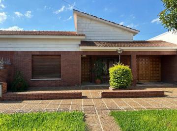 Casa · 195m² · 5 Ambientes · 1 Cochera · Venta Casa 3 Dormit. San Carlos Centro, Santa Fe