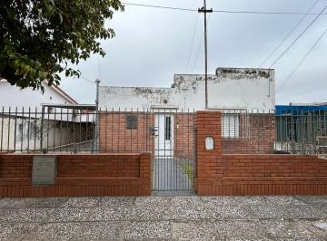 Casa · 95m² · 4 Ambientes · 1 Cochera · Casa a La Venta en San Carlos Centro, Santa Fe