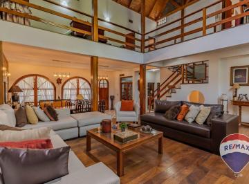 Casa · 250m² · 7 Ambientes · 1 Cochera · Casas en Venta La Plata de 3 Dorm.