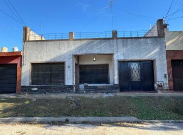 Casa · 141m² · 3 Ambientes · 3 Cocheras · Venta Casa 3 Amb en Ituzaingo con Cochera y Jardin