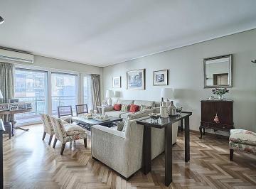 Departamento · 174m² · 6 Ambientes · 2 Cocheras · Excelente Semipiso del Arq. Guillermo Peña, Al Frente, Muy Luminoso, con Dos Cocheras.