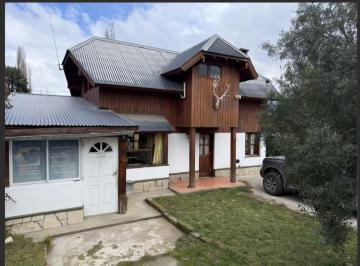 Ingreso principal · Casa de Estilo Patagónico con Ubicación Inmejorable Venta