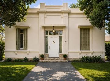 Casa · 180m² · 3 Ambientes · 2 Cocheras · Casona en Venta en Monteagudo Centro Florencio Varela