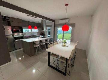 Casa · 101m² · 2 Ambientes · 1 Cochera · Casa 2 Amb Venta Barrio La Hermosura, La Plata