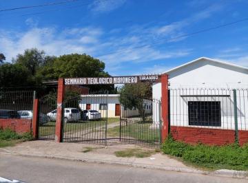Casa · 200m² · 6 Ambientes · 2 Cocheras · Casa Quinta en Venta en Villa Luzuriaga