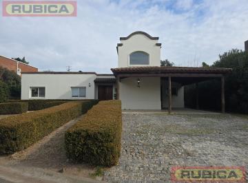 Casa · 250m² · 4 Ambientes · 3 Cocheras · Casa en Venta St Matthews