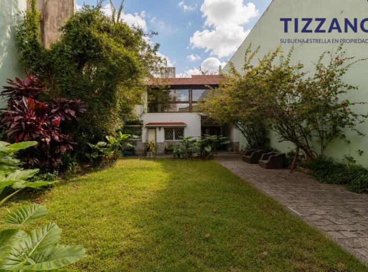 Casa · 220m² · 4 Ambientes · 2 Cocheras