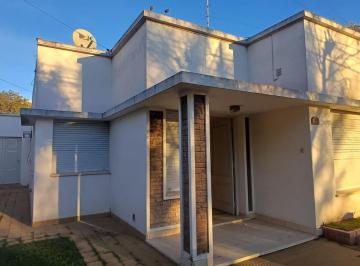 Casa · 112m² · 4 Ambientes · 1 Cochera · Casa en Victoria
