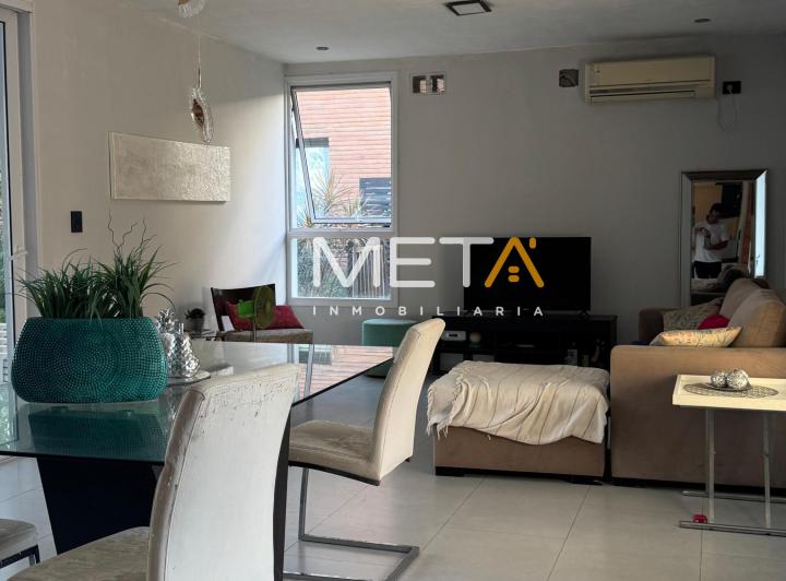 Casa · 210m² · 7 Ambientes · 2 Cocheras