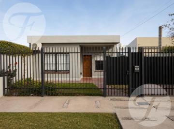 Casa · 115m² · 4 Ambientes · 2 Cocheras · Casa con Pileta y Quincho en Lote de 320 m² | Apta Crédito | Excelente Estado | San Pedro