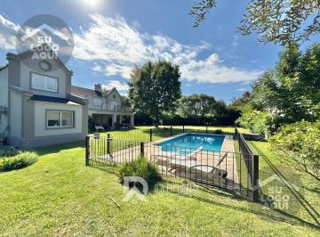 Casa · 207m² · 5 Ambientes · 5 Cocheras · Casa en Venta 5 Ambientes en Carmel Country Club Pilar Golf Tenis Pileta