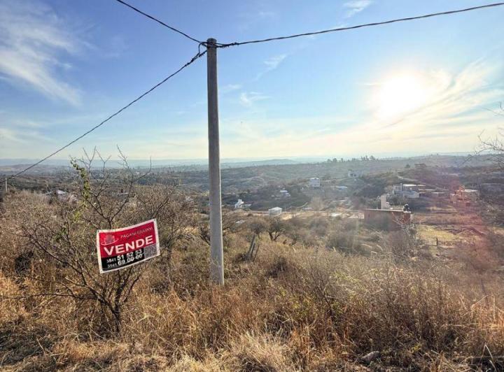 Terreno · 869m²