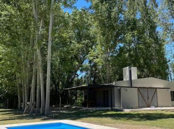 Casa · 135m² · 2 Dormitorios · 2 Cocheras · Casa Calma en Las Rosas Country Rural - Valle de Uco (Con Piscina y Arroyo Propio)