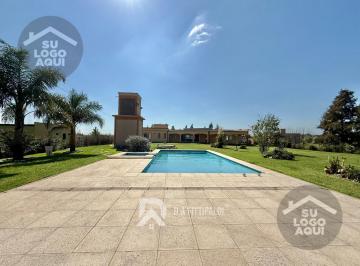 Casa · 4700m² · 5 Ambientes · Casa en Venta con Gran Parque Pileta Quincho Villars Marcos Paz