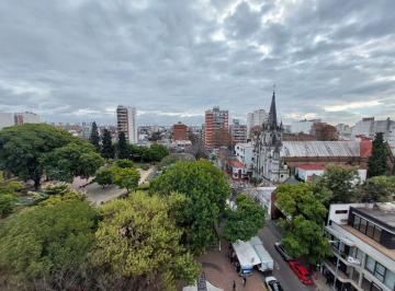 Departamento de 4 ambientes, Floresta · Dpto 4 Ambientes con Dependencia y Balcón Al Frente en Piso 8!