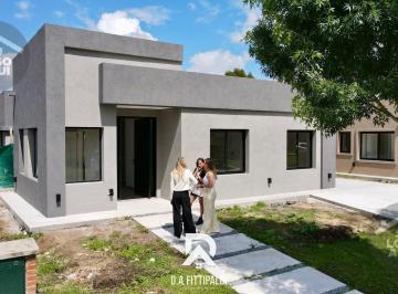 Casa · 150m² · 4 Ambientes · 2 Cocheras · Casa en Santo Tomás