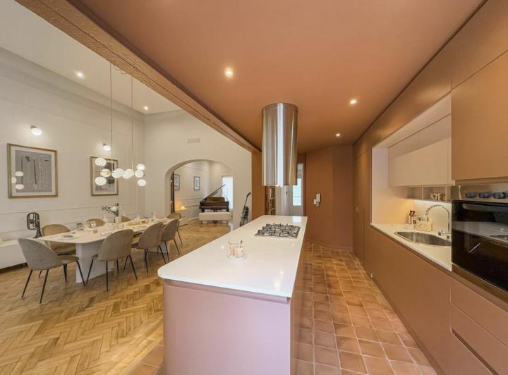 Casa · 225m² · 8 Ambientes · 1 Cochera