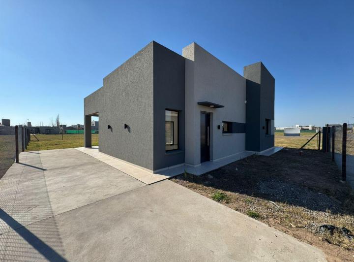 Casa · 75m² · 4 Ambientes · 1 Cochera