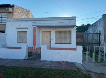 Casa · 150m² · Casa Chalet en Venta en Llavallol, Lomas de Zamora, G. B. a. Zona Sur