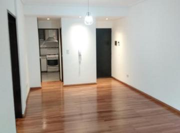 Departamento · 65m² · 3 Ambientes · 1 Cochera · Excelente Departamento de Tres Ambientes Zona Plaza Olazabal