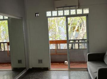 Departamento de 3 ambientes, Pompeya · Apto Credito 3 Ambientes Al Frente con Balcon Muy Luminoso