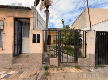 Casa · 220m² · Casa con 5 Unidades Funcionales, a 500 m de Av Antartida