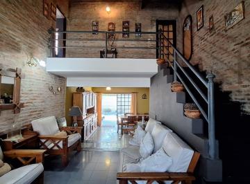 Casa · 142m² · 3 Dormitorios · 2 Cocheras · Casa en Burzaco