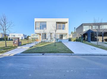 Casa · 255m² · 5 Ambientes · 2 Cocheras · En Venta, Casa a Estrenar 4 Suites, Pileta Solarium. Carpinchos, Nordelta.