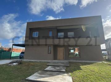 Casa · 300m² · 6 Ambientes · Venta Casa 6 Ambientes con Vista a La Laguna, Barrio Privado La Alameda, Canning