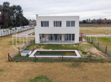 Casa · 130m² · 4 Ambientes · Casa en Venta en El Olivar Pilar