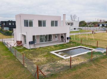 Casa · 140m² · 3 Dormitorios · Casa en Venta en El Olivar Pilar