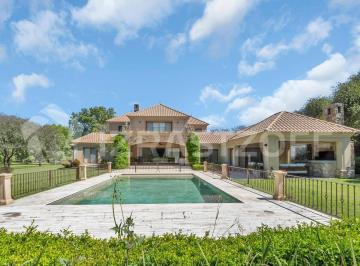 Casa · 550m² · 8 Ambientes · 2 Cocheras · Casa en San Jorge Village Estilo Villa Italiana de Altísima Calidad