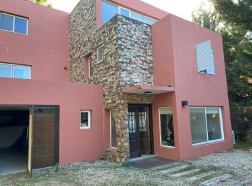 Casa · 4 Ambientes · 2 Cocheras · Casa en Venta en Costa Esmeralda