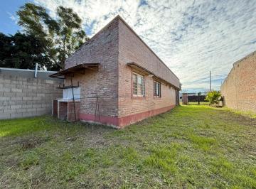 Casa · 120m² · 4 Ambientes · Venta Casa en Santo Tome de 2 Dorm., con Amplio Patio Verde.