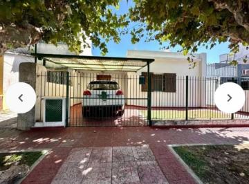 Casa de 4 ambientes, Quilmes · Casa Sobre Lote de de 280 m² - con 3 Dorm. en Venta en Quilmes Oeste