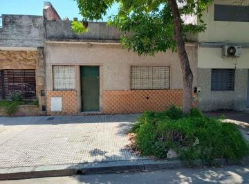 Casa · 72m² · 4 Ambientes · Casa 4 Amb a Reciclar Venta Lote Propio y Terraza