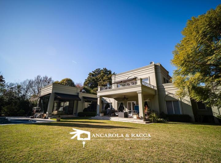 Casa · 500m² · 7 Ambientes · 2 Cocheras
